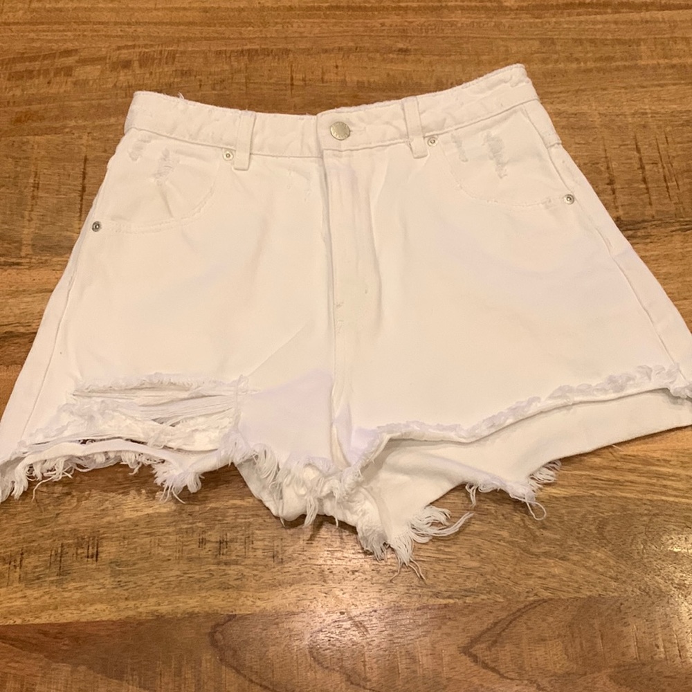Rolla’s white denim shorts